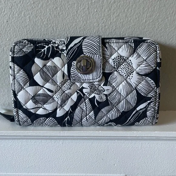 Vera Bradley Bedford Blooms Wallet - Picture 1 of 8